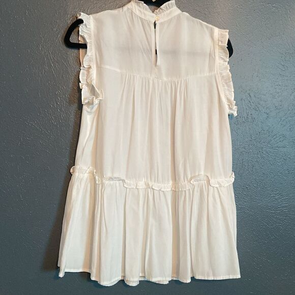Ladies Pinch Tiered white high neck ruffled sleeveless top keyhole back Medium - Picture 6 of 8